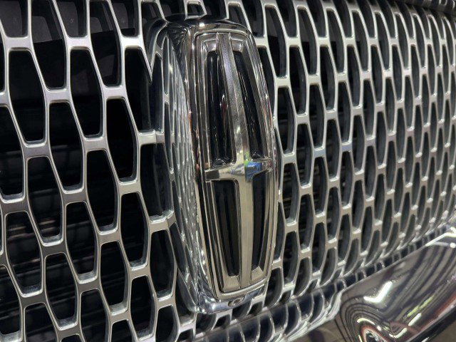 Used 2020 Lincoln Navigator L Black Label w/ Cargo Convenience Package image 17