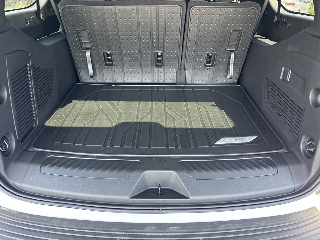 New 2026 Chevrolet Suburban LS RWD image 29