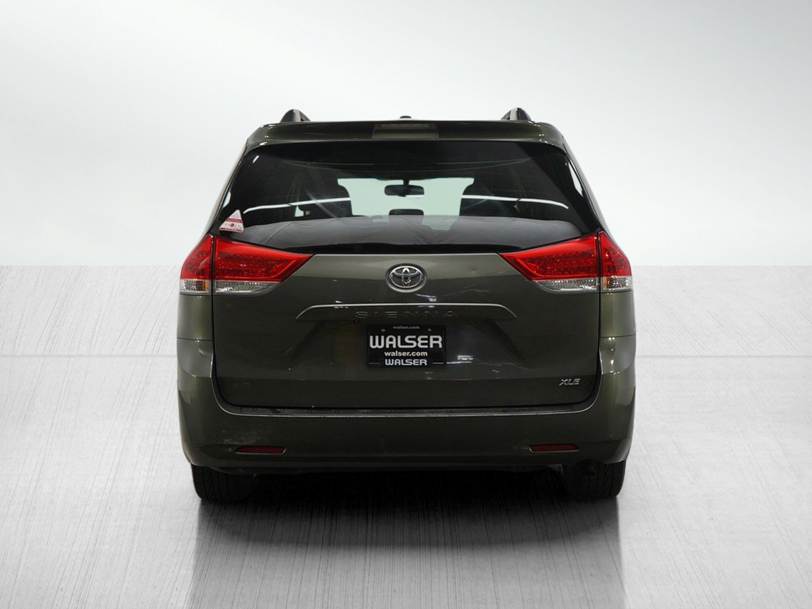 Used 2012 Toyota Sienna XLE image 4