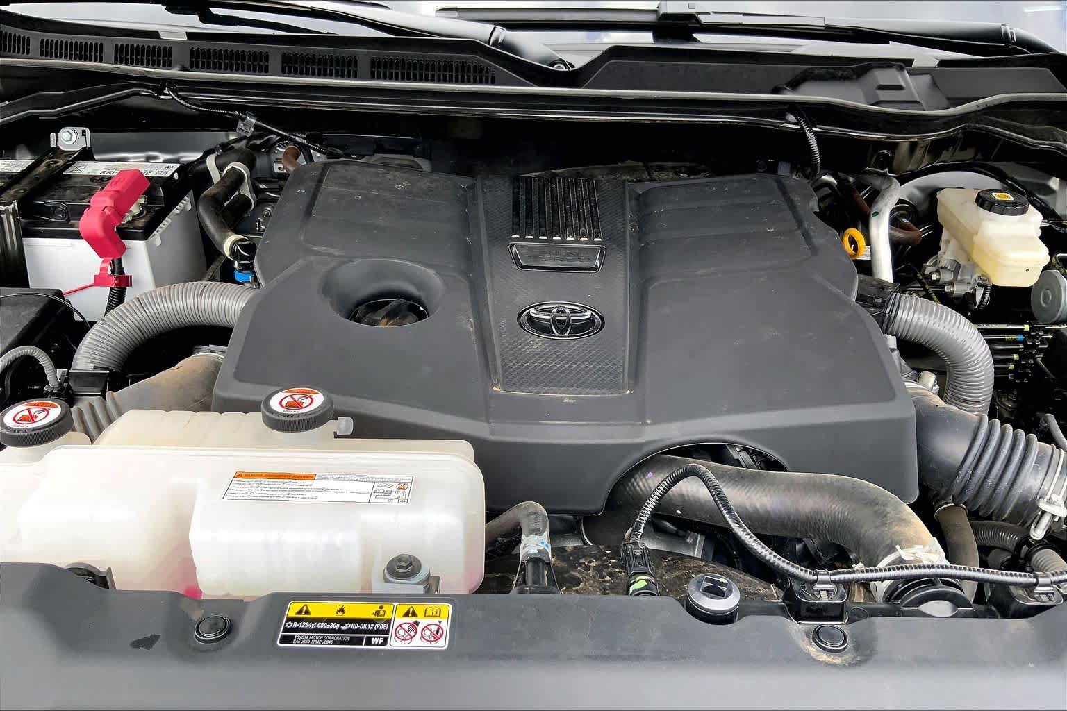 Used 2024 Toyota Tundra Limited AWD/4WD image 32