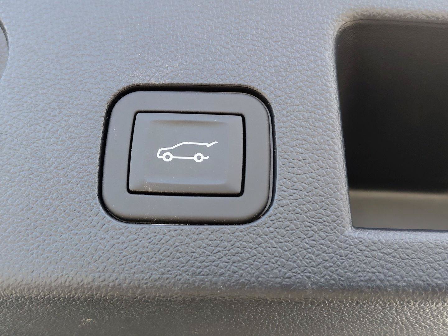 Used 2025 Chevrolet Equinox ACTIV w/ Safety and Technology Package AWD/4WD image 22