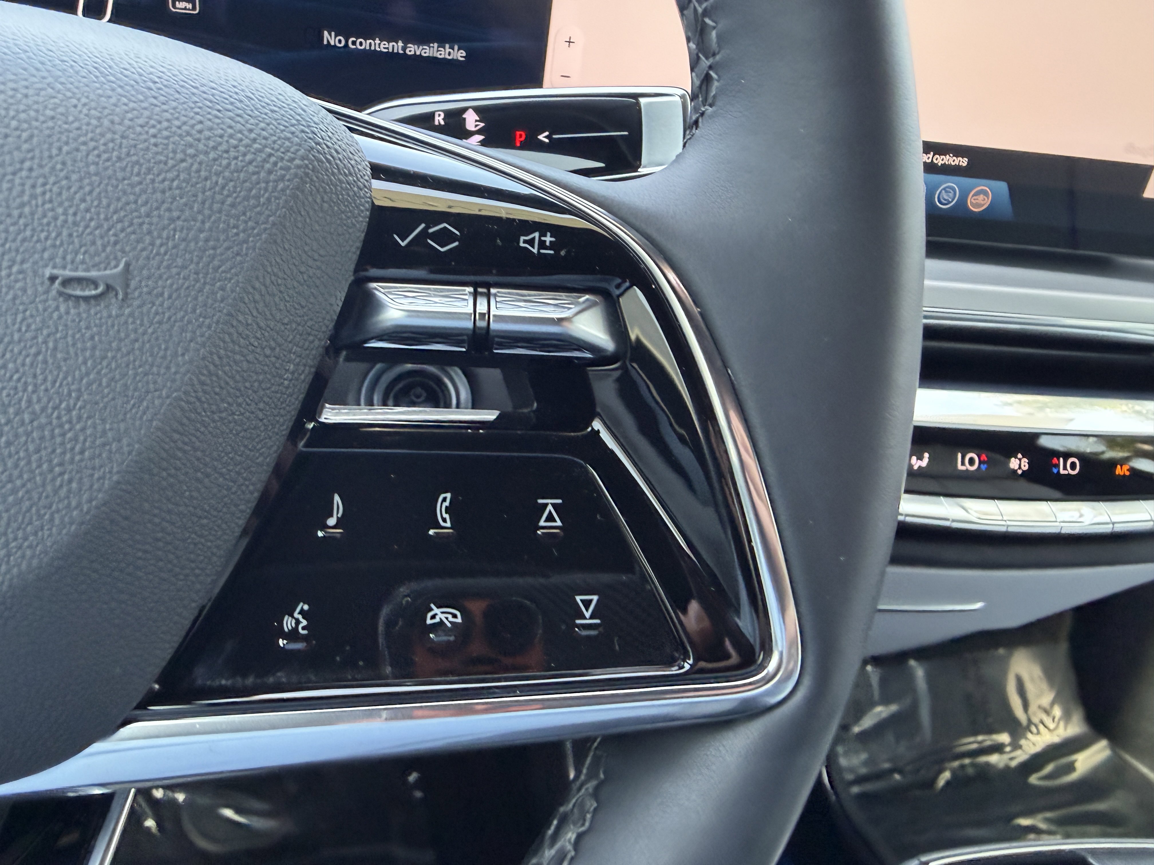 Certified 2024 Cadillac Lyriq Luxury AWD/4WD image 27