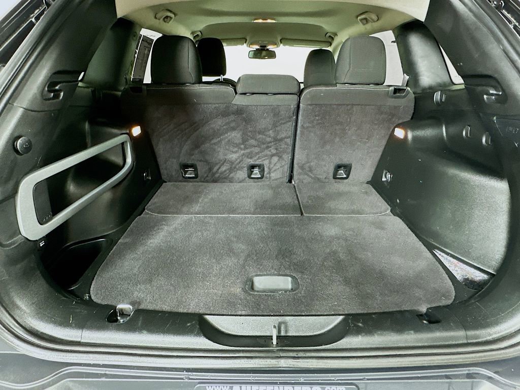 Used 2017 Jeep Cherokee Latitude w/ Cold Weather Group image 23