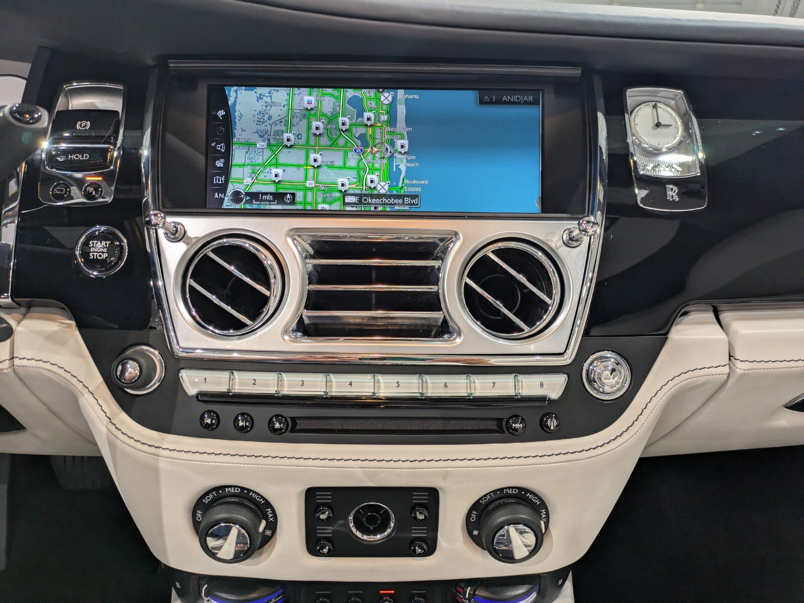 Used 2019 Rolls-Royce Dawn image 14