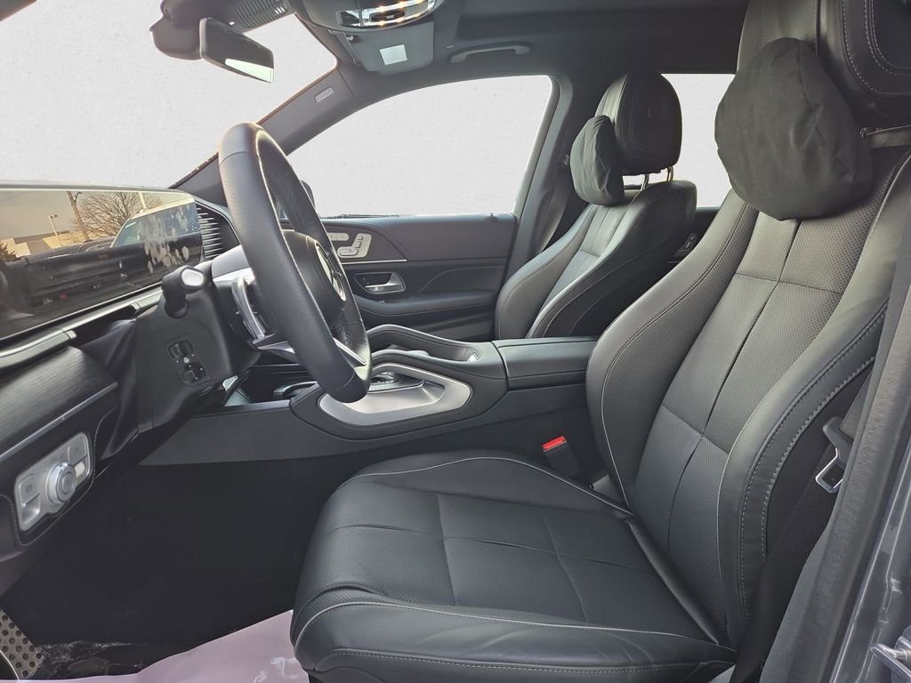 Used 2025 Mercedes-Benz GLS 580 4MATIC image 10