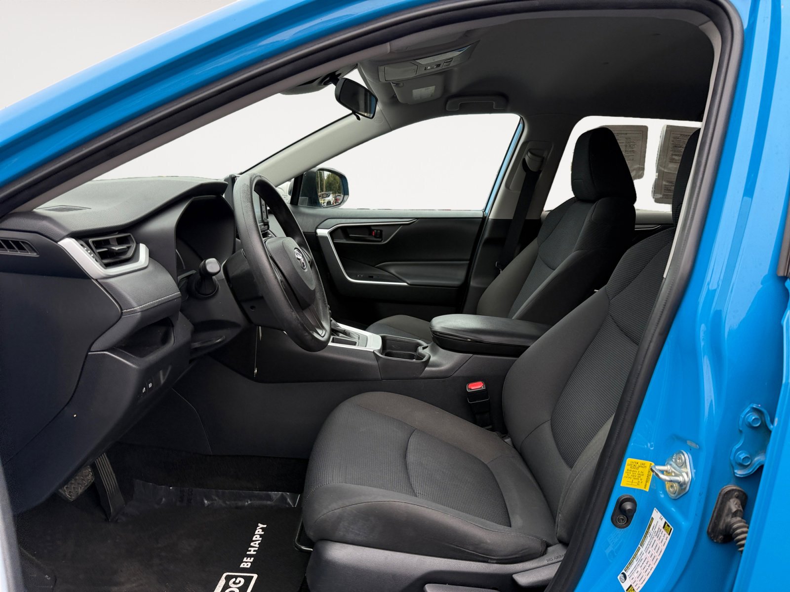 Used 2021 Toyota RAV4 LE image 10