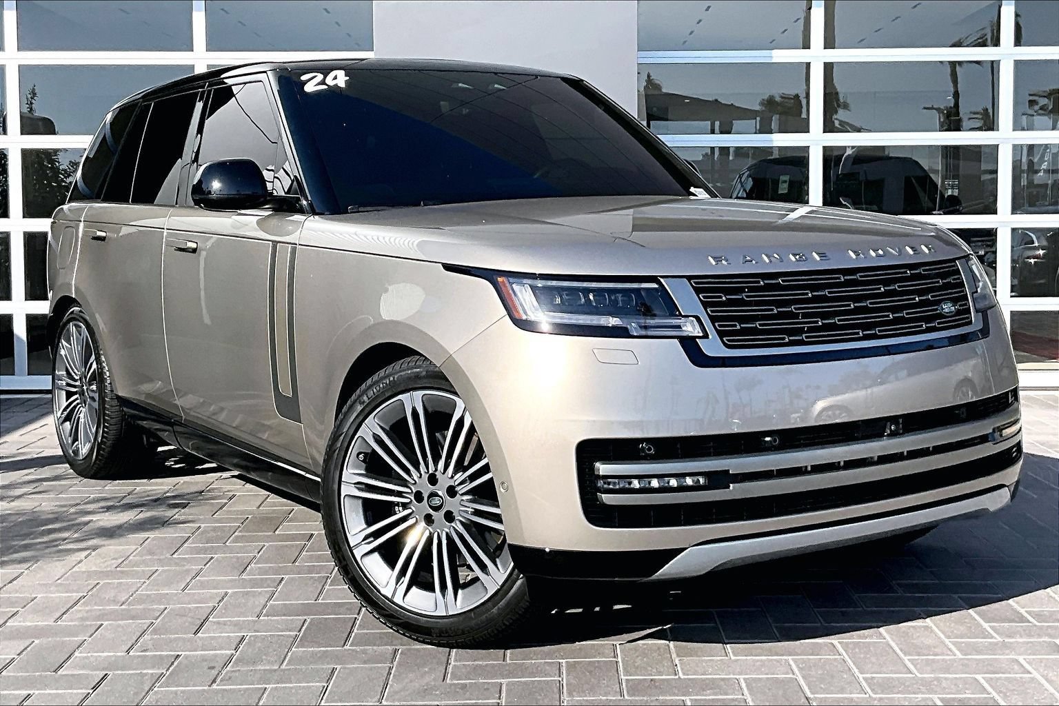 Certified 2024 Land Rover Range Rover SE AWD/4WD image 3
