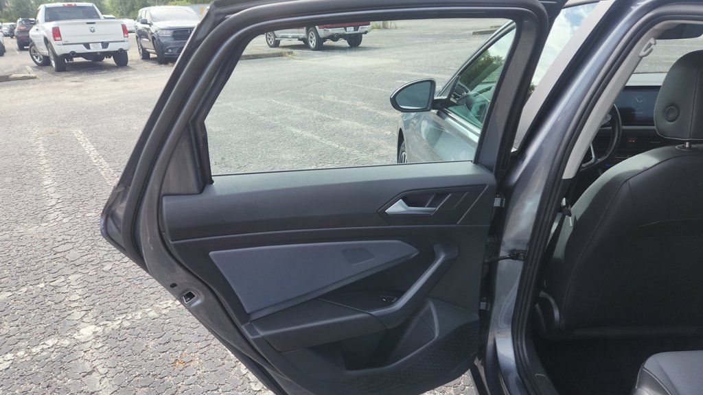 Used 2025 Volkswagen Jetta SE FWD image 14