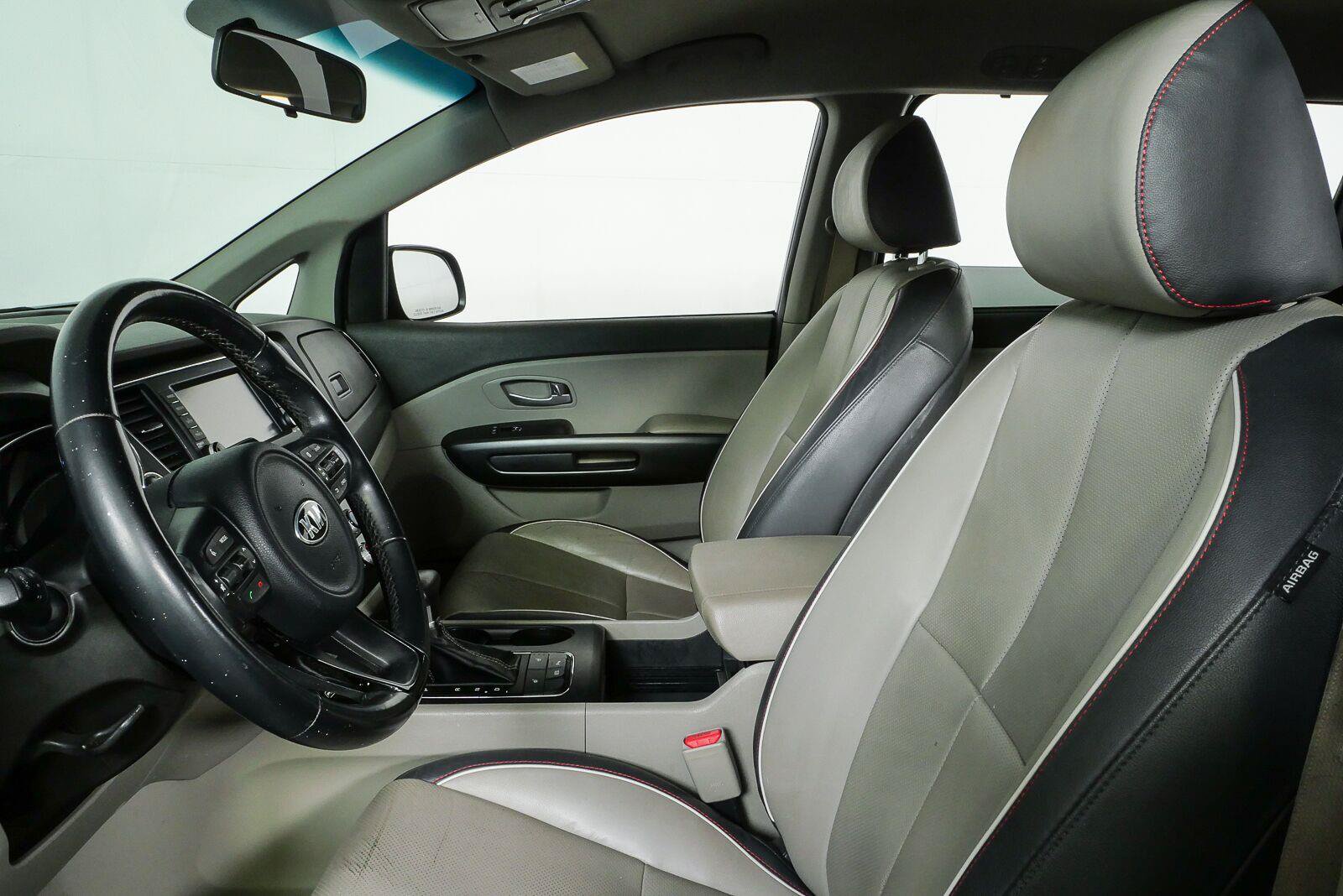 Used 2017 Kia Sedona LX w/ LX Essentials Premium Package FWD image 5
