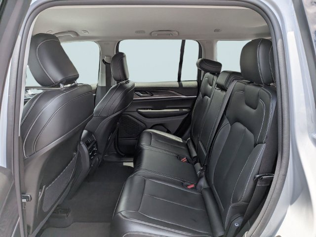 Used 2023 Jeep Grand Cherokee Limited AWD/4WD image 13