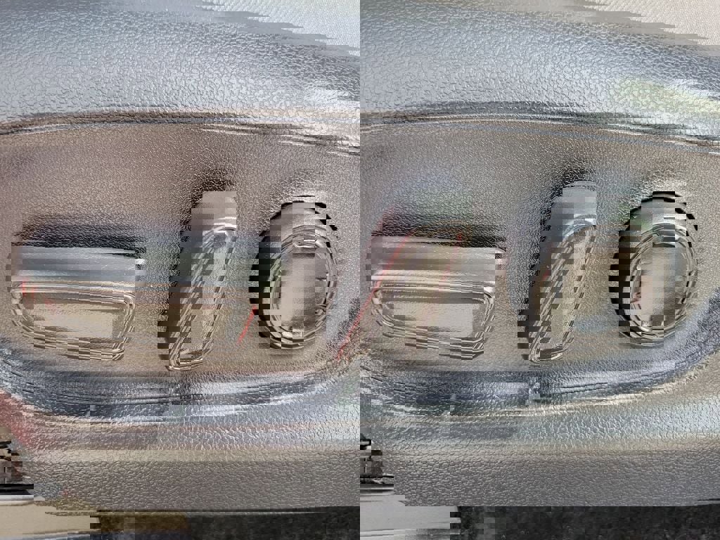 Used 2025 Toyota Tacoma TRD Sport w/ TRD Sport Upgrade Package image 17