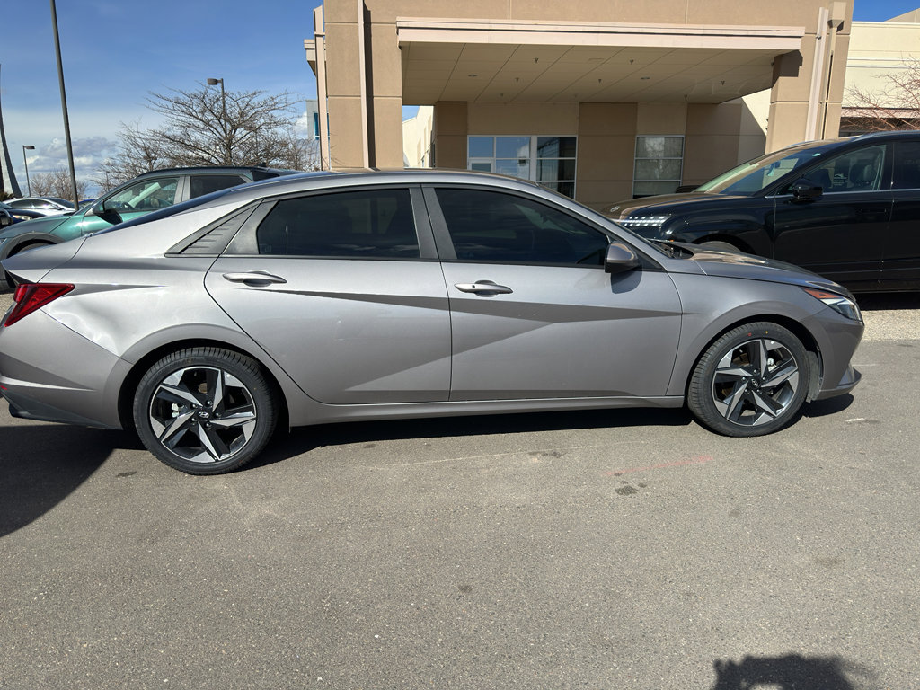 Used 2023 Hyundai Elantra SEL w/ Convenience Package image 4