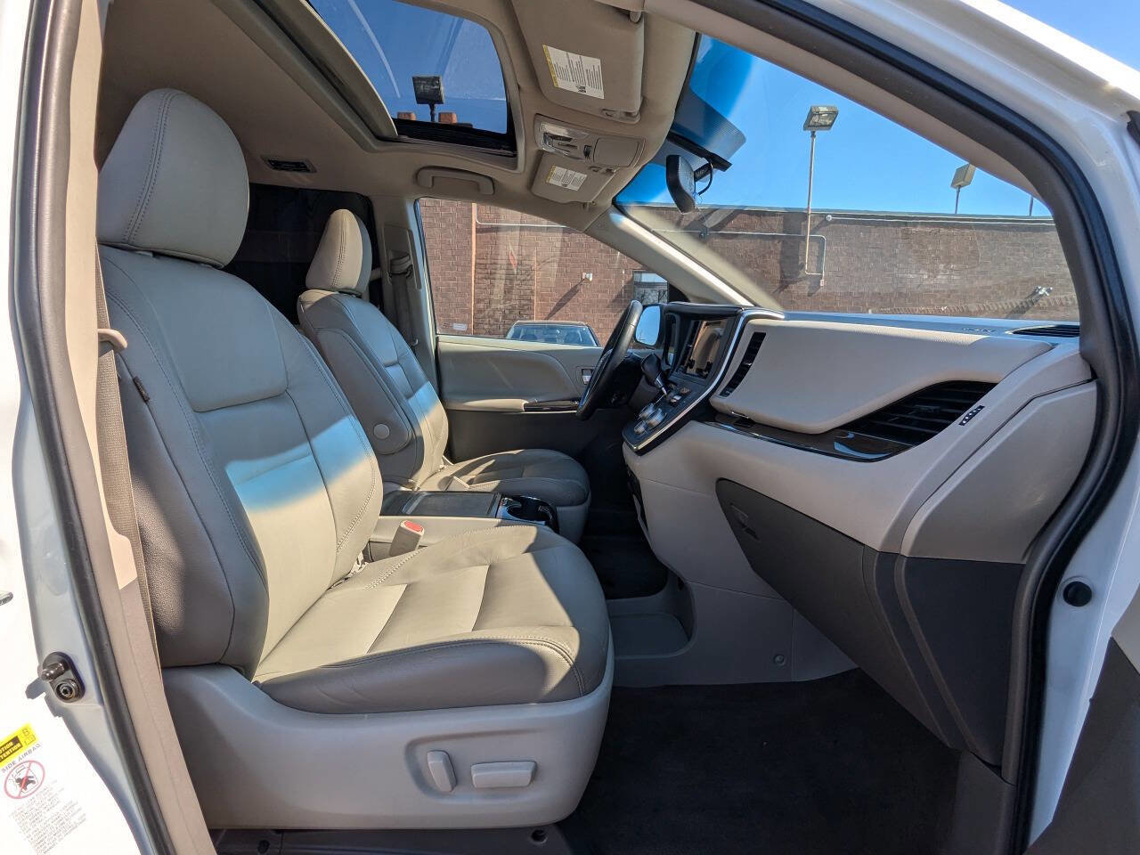 Used 2017 Toyota Sienna XLE image 16