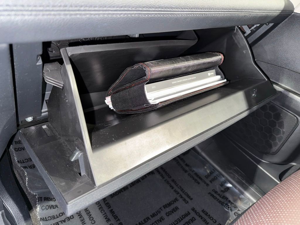 Certified 2023 Toyota Sienna Platinum image 34