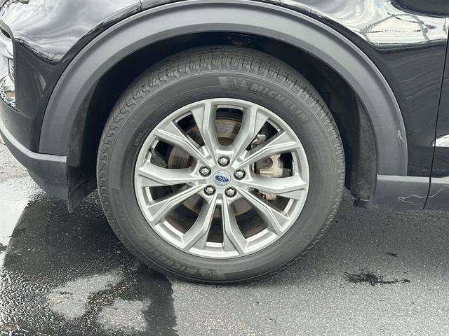 Used 2024 Ford Explorer XLT w/ Equipment Group 202A AWD/4WD image 8