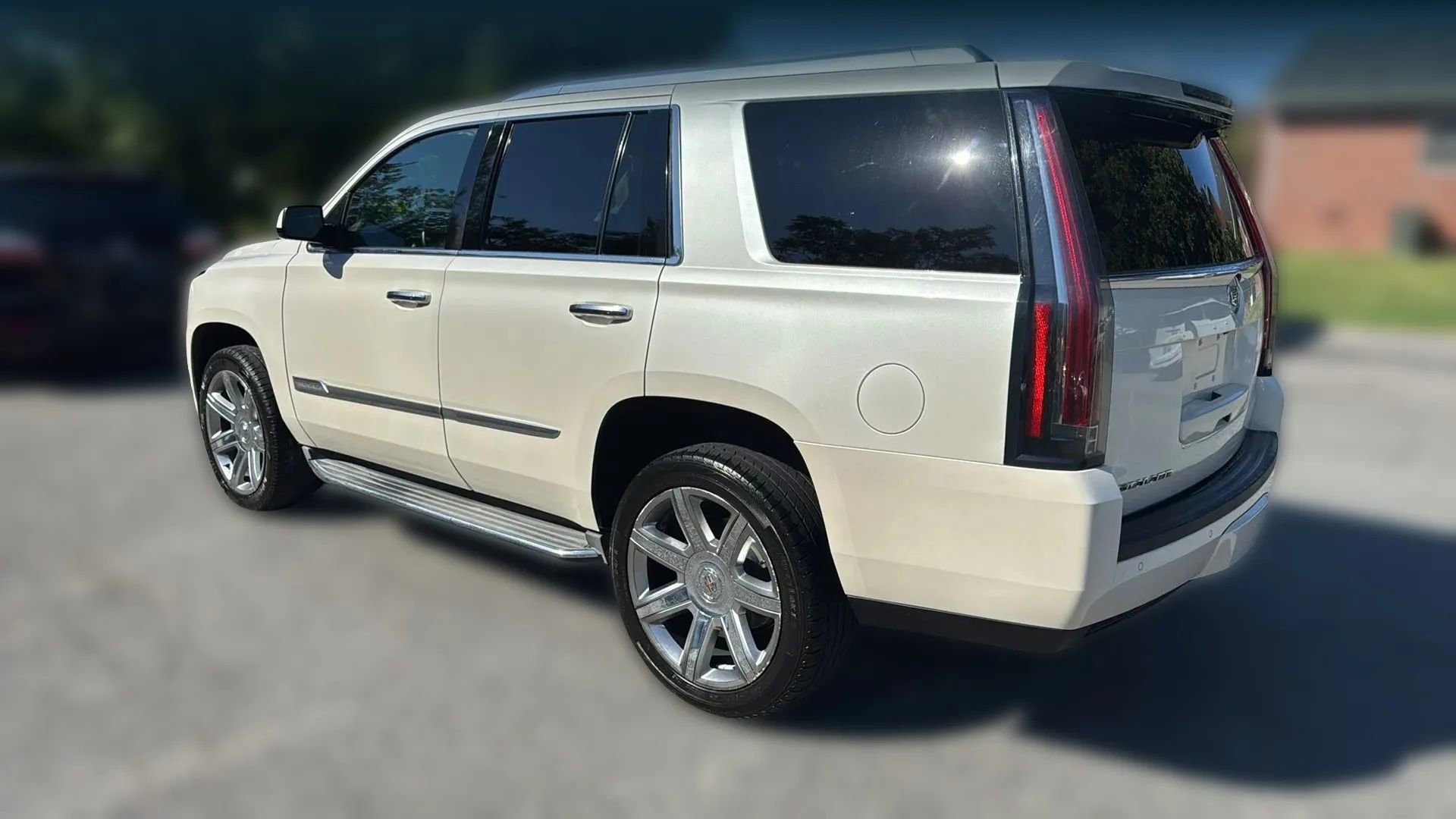 Used 2015 Cadillac Escalade Luxury image 7