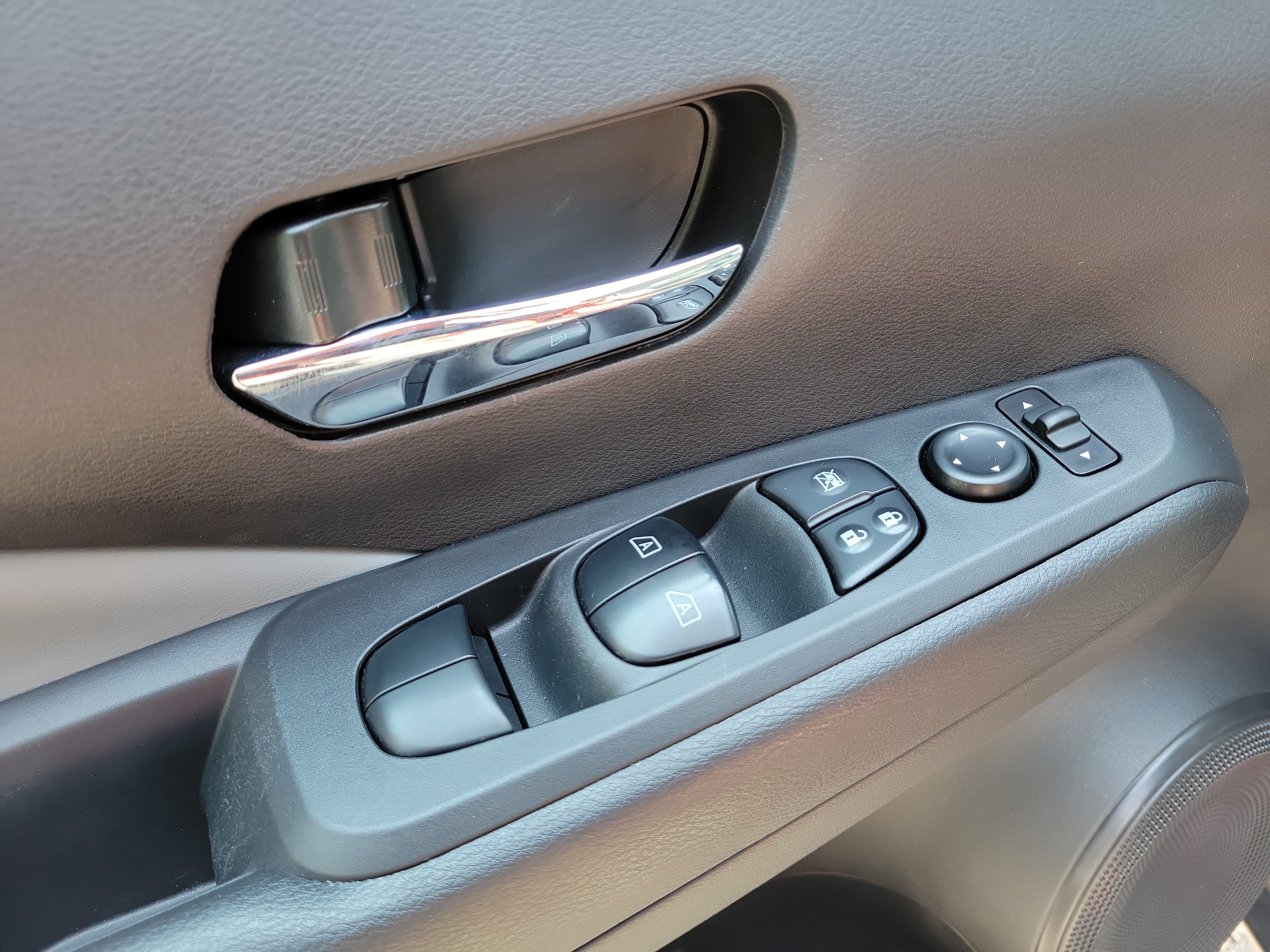 Certified 2024 Nissan Kicks SR w/ SR Premium Package FWD image 16