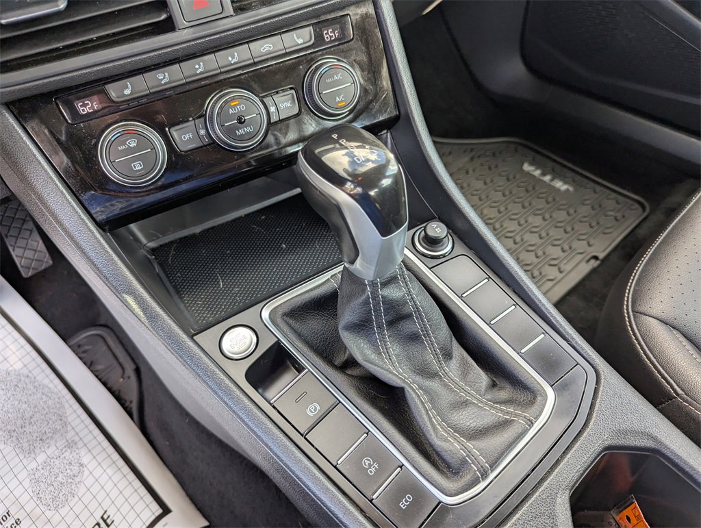 Used 2023 Volkswagen Jetta SE image 22