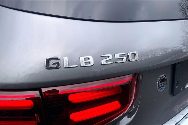 Used 2025 Mercedes-Benz GLB 250 4MATIC image 8