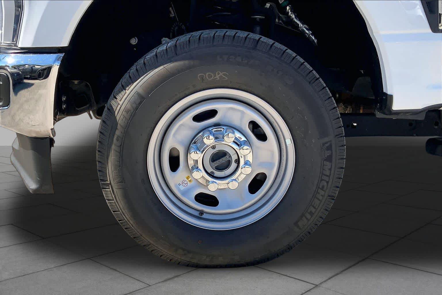 Used 2024 Ford F250 XL w/ FX4 Off-Road Package AWD/4WD image 11