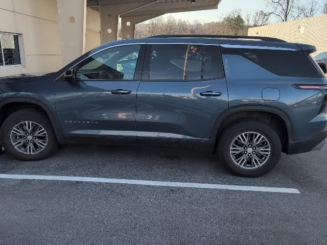 Used 2025 Chevrolet Traverse LT image 10