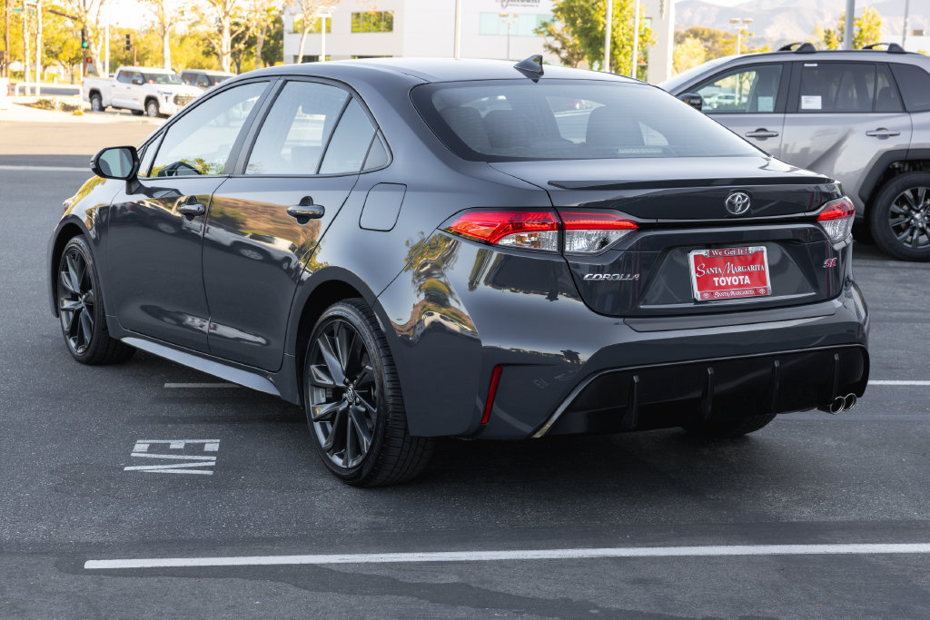 Certified 2025 Toyota Corolla SE FWD image 7