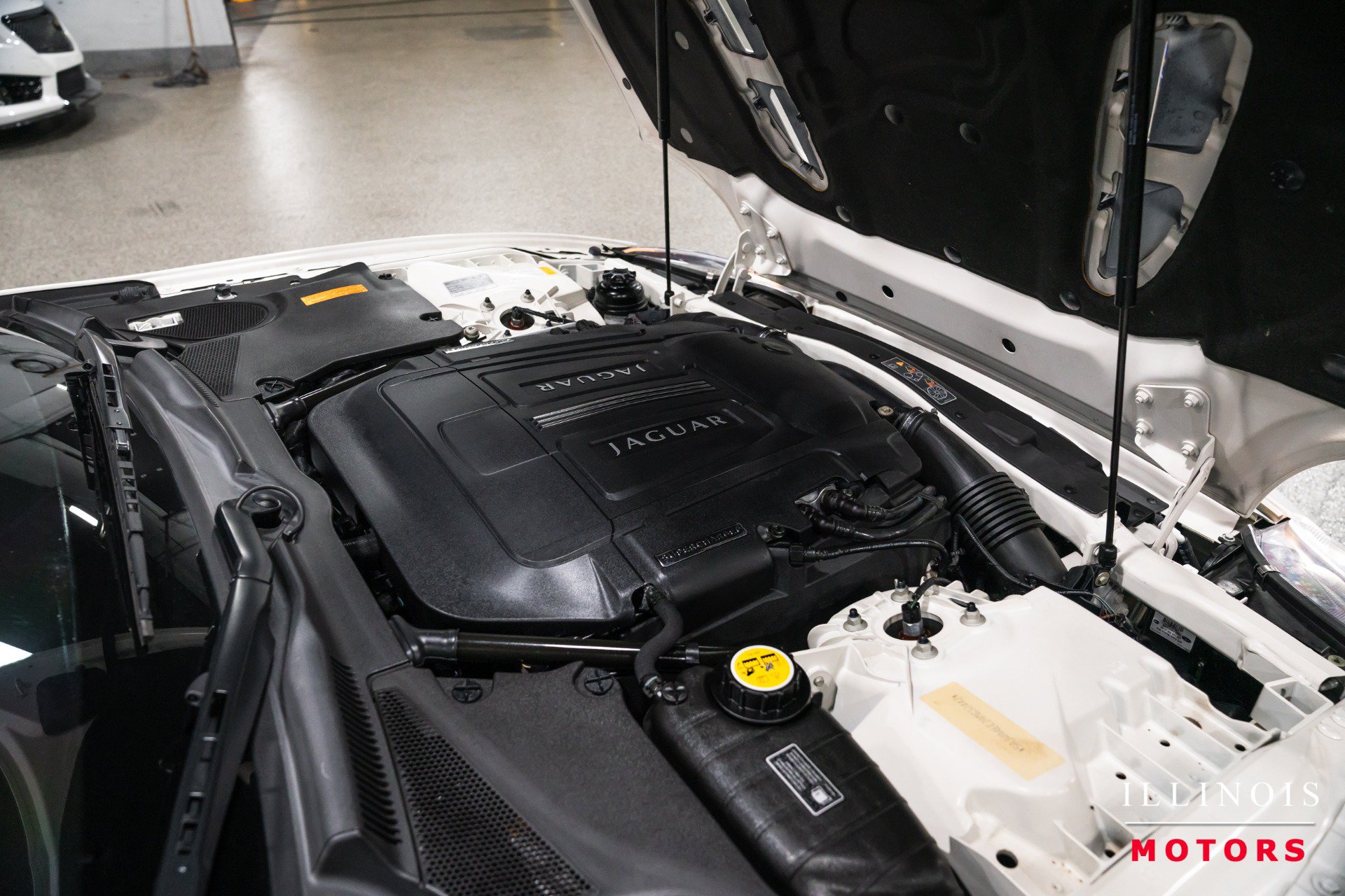 Used 2010 Jaguar XKR R RWD image 34