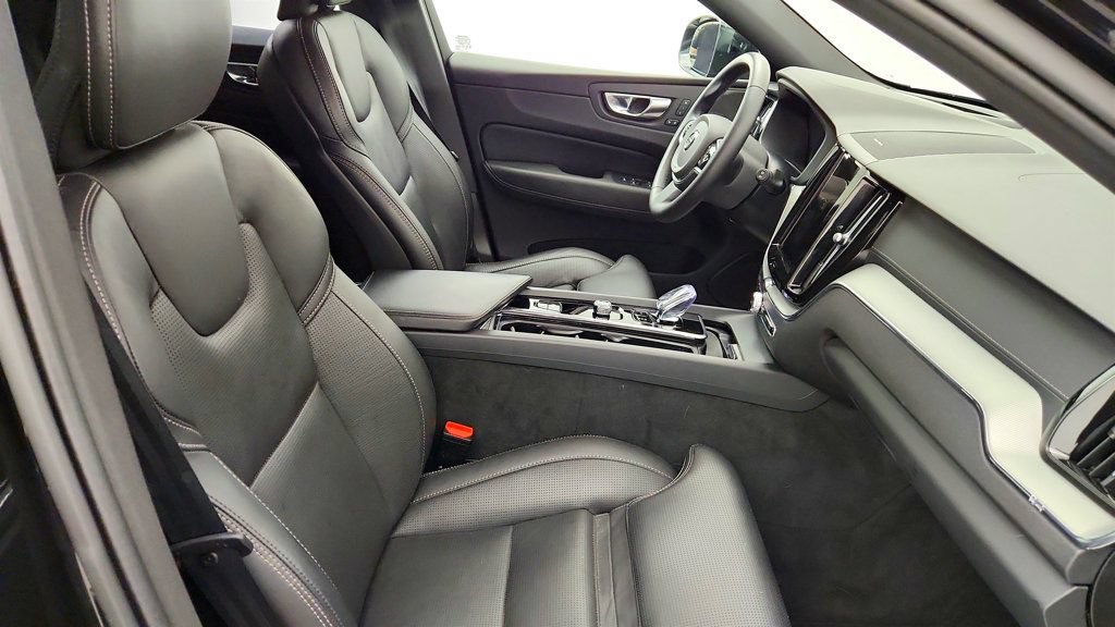 Used 2025 Volvo XC60 B5 Ultra w/ Protection Package Premier AWD/4WD image 22