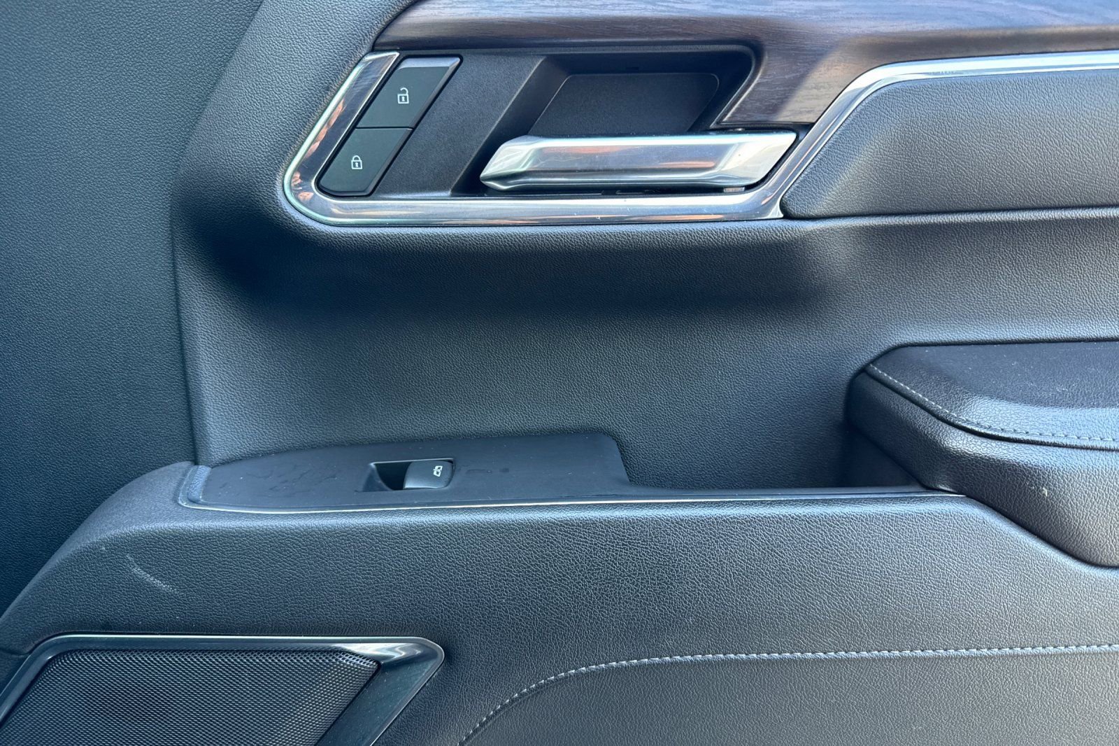 Used 2024 GMC Sierra 1500 SLT image 18