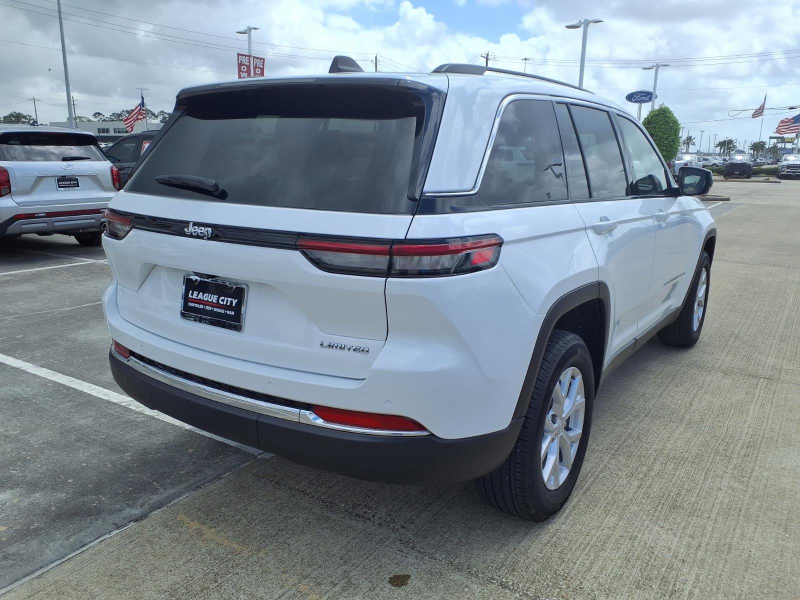 Used 2023 Jeep Grand Cherokee Limited RWD image 4