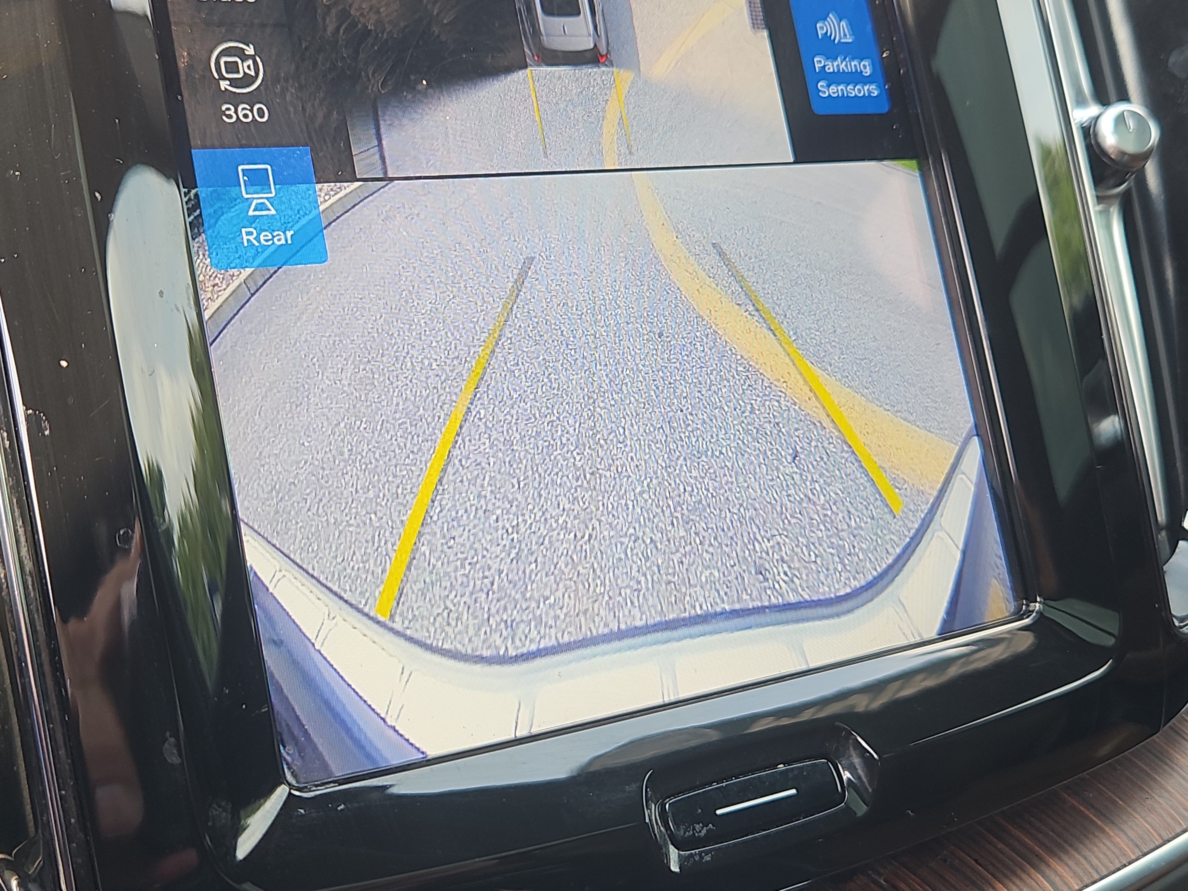 Used 2024 Volvo XC60 B5 Plus w/ Protection Package Premier AWD/4WD image 9