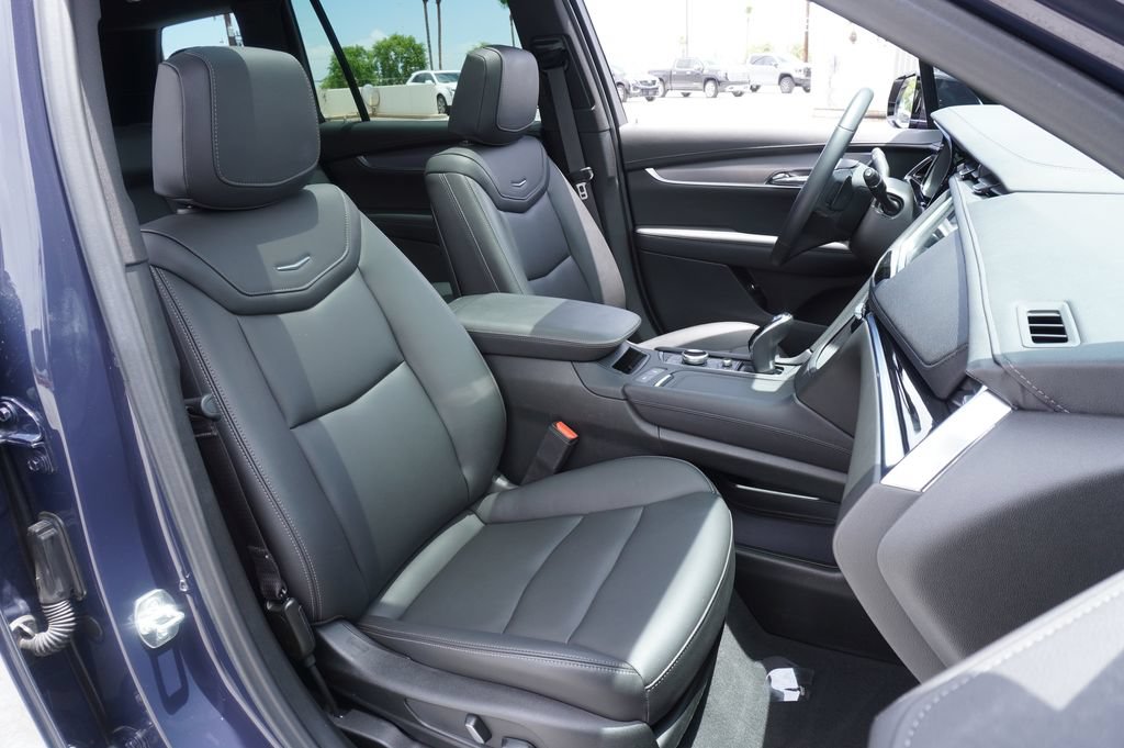 Certified 2025 Cadillac XT6 Luxury FWD image 13
