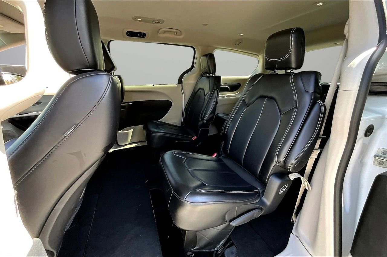 Certified 2024 Chrysler Pacifica Touring-L FWD image 21