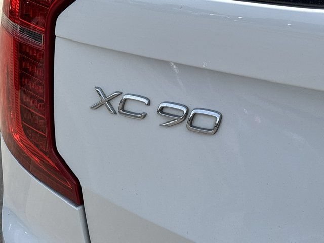Used 2017 Volvo XC90 T6 Momentum w/ Vision Package AWD/4WD image 6