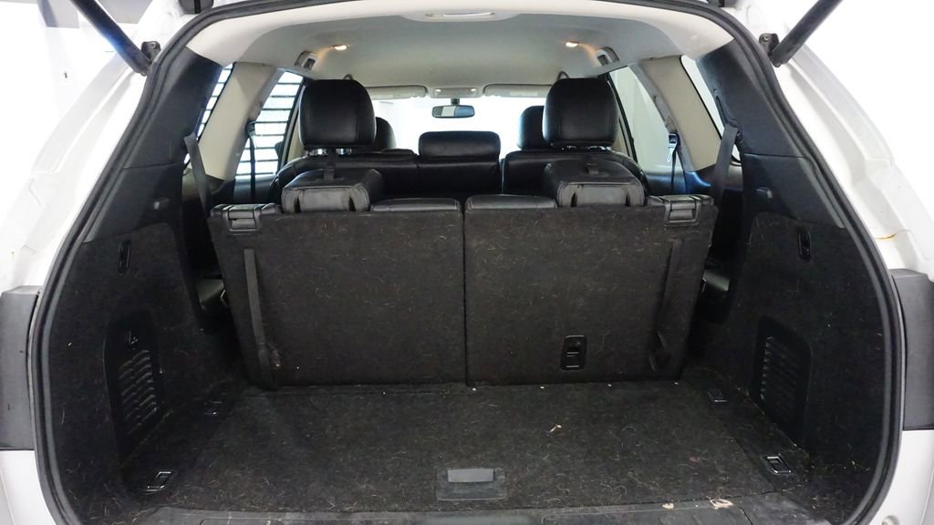 Used 2019 Nissan Pathfinder SL image 16