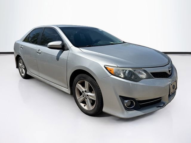 Used 2014 Toyota Camry SE FWD image 1