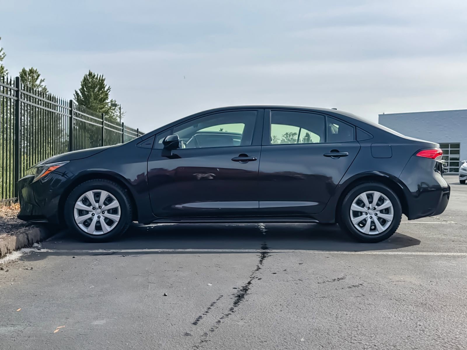 Used 2021 Toyota Corolla LE FWD image 6