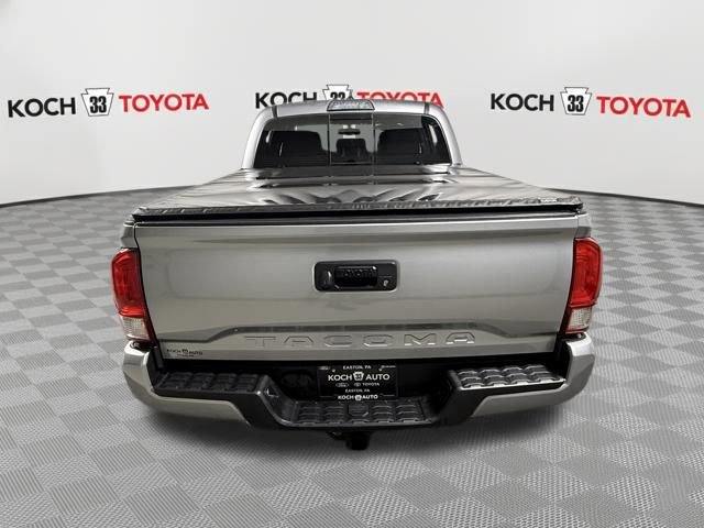 Used 2017 Toyota Tacoma TRD Sport w/ Tow Package (A/T) image 7
