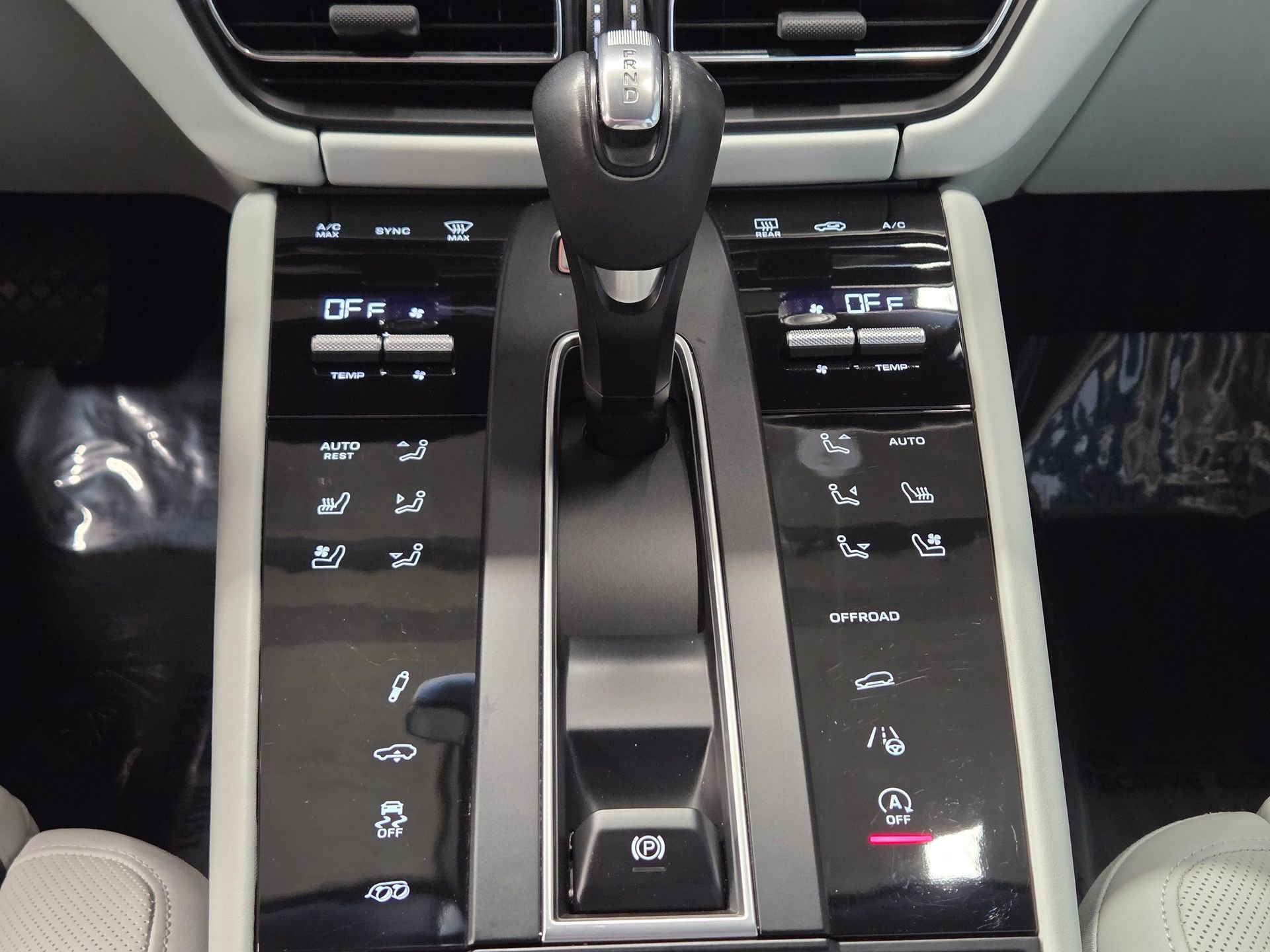 Certified 2023 Porsche Macan GTS w/ Premium Package Plus AWD/4WD image 24