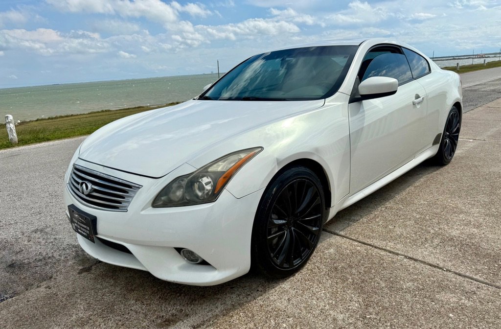 Used 2011 INFINITI G37 Journey w/ Premium Pkg