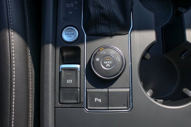 Used 2021 Volkswagen Atlas SE w/ Towing Package image 19