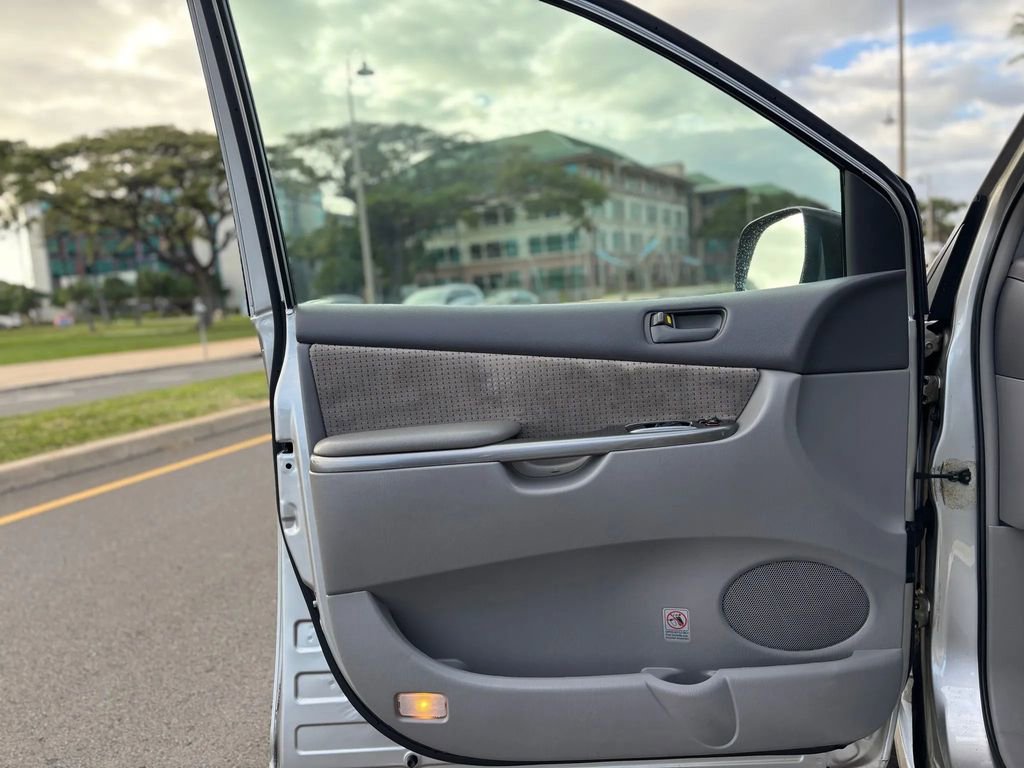 Used 2010 Toyota Sienna LE image 17