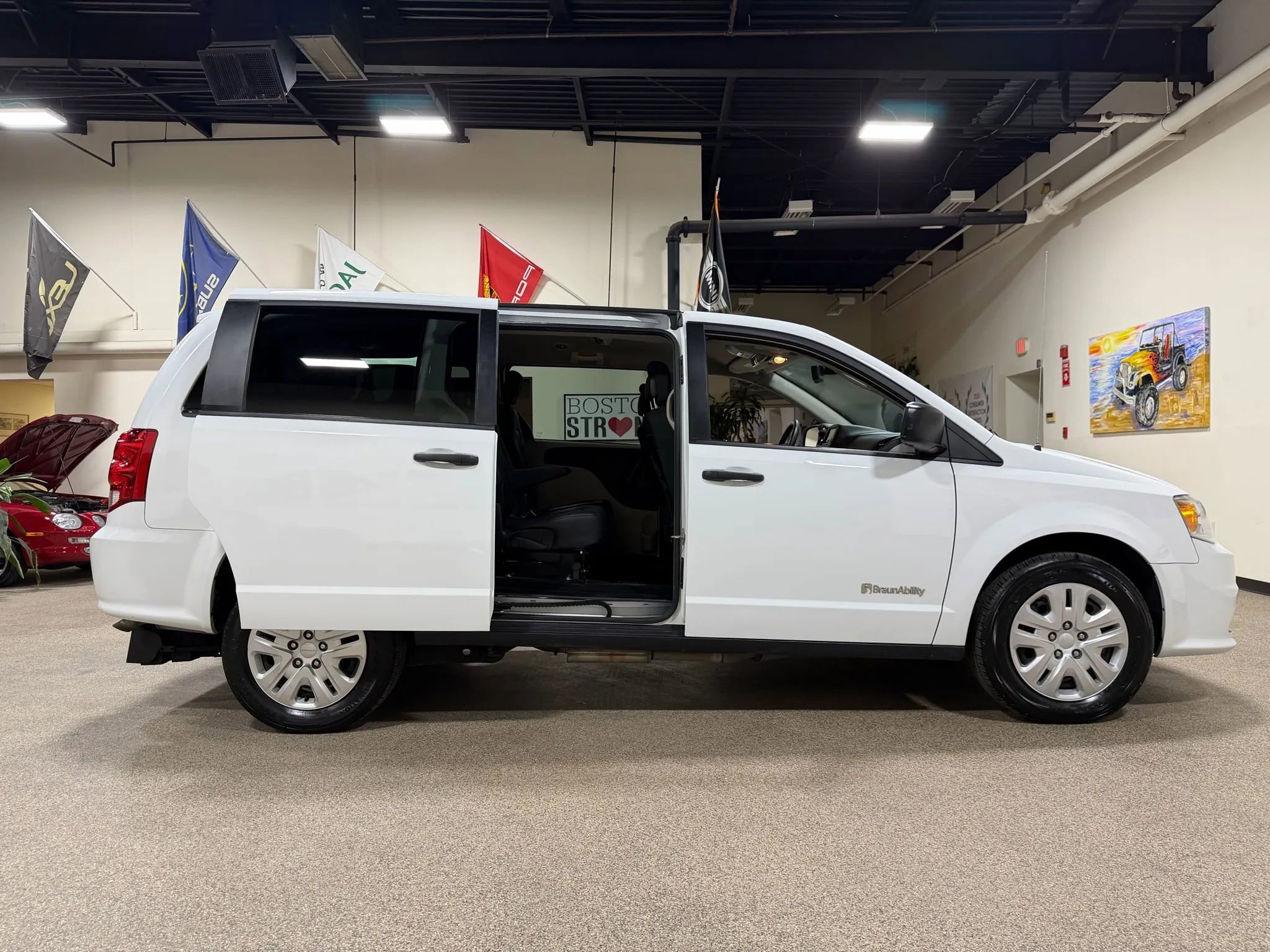Used 2019 Dodge Grand Caravan SE image 23