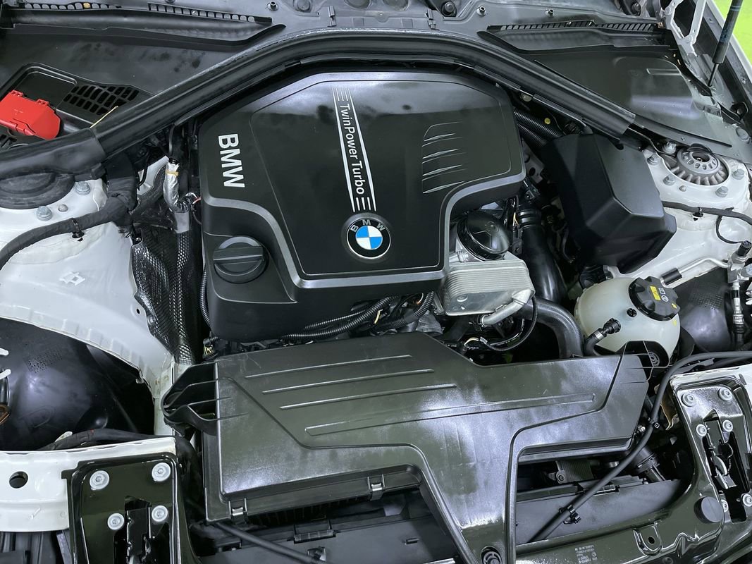 Used 2017 BMW 320i xDrive Sedan image 30