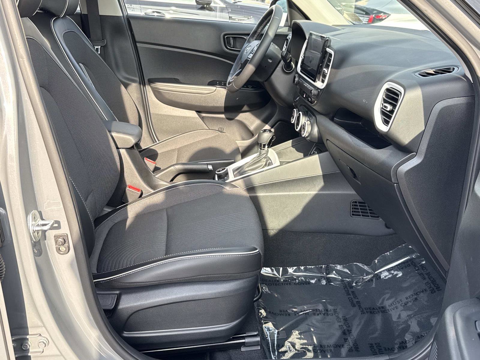 Certified 2022 Hyundai Venue Limited image 19