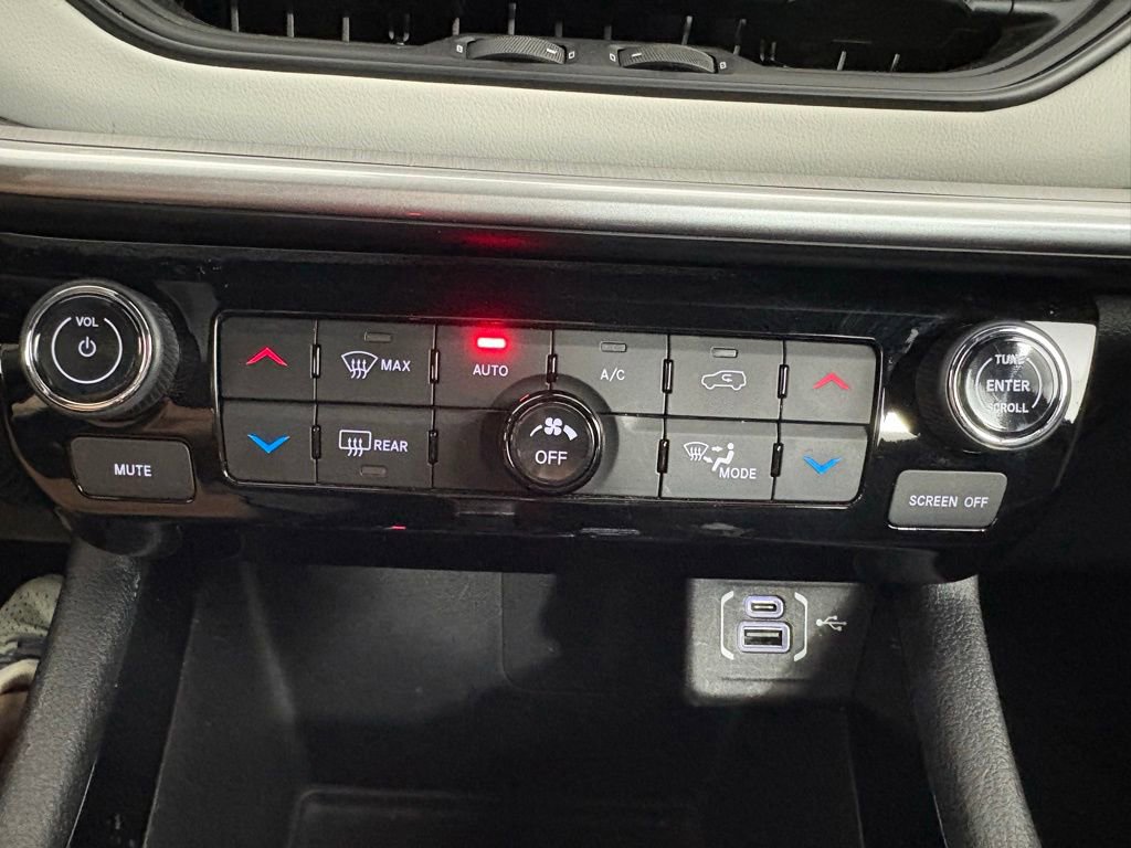 Used 2025 Jeep Compass Limited AWD/4WD image 23