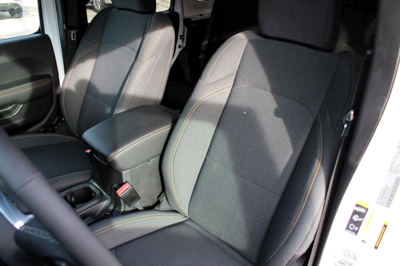 Used 2025 Jeep Wrangler Sahara image 14