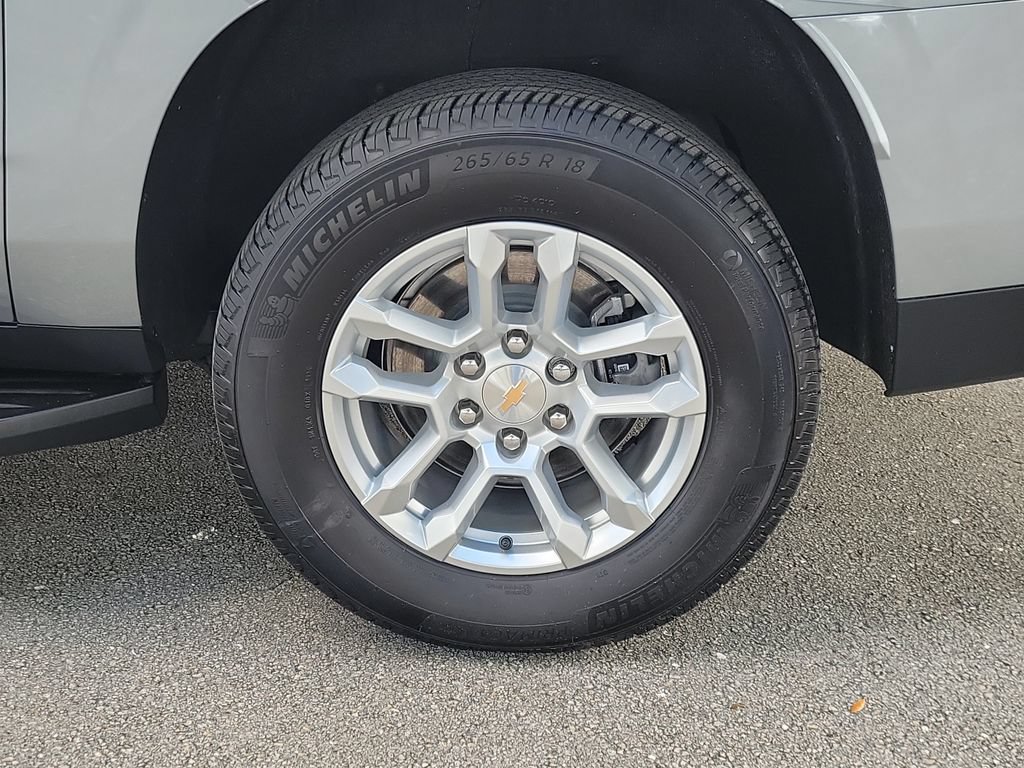 Used 2026 Chevrolet Suburban LT RWD image 5