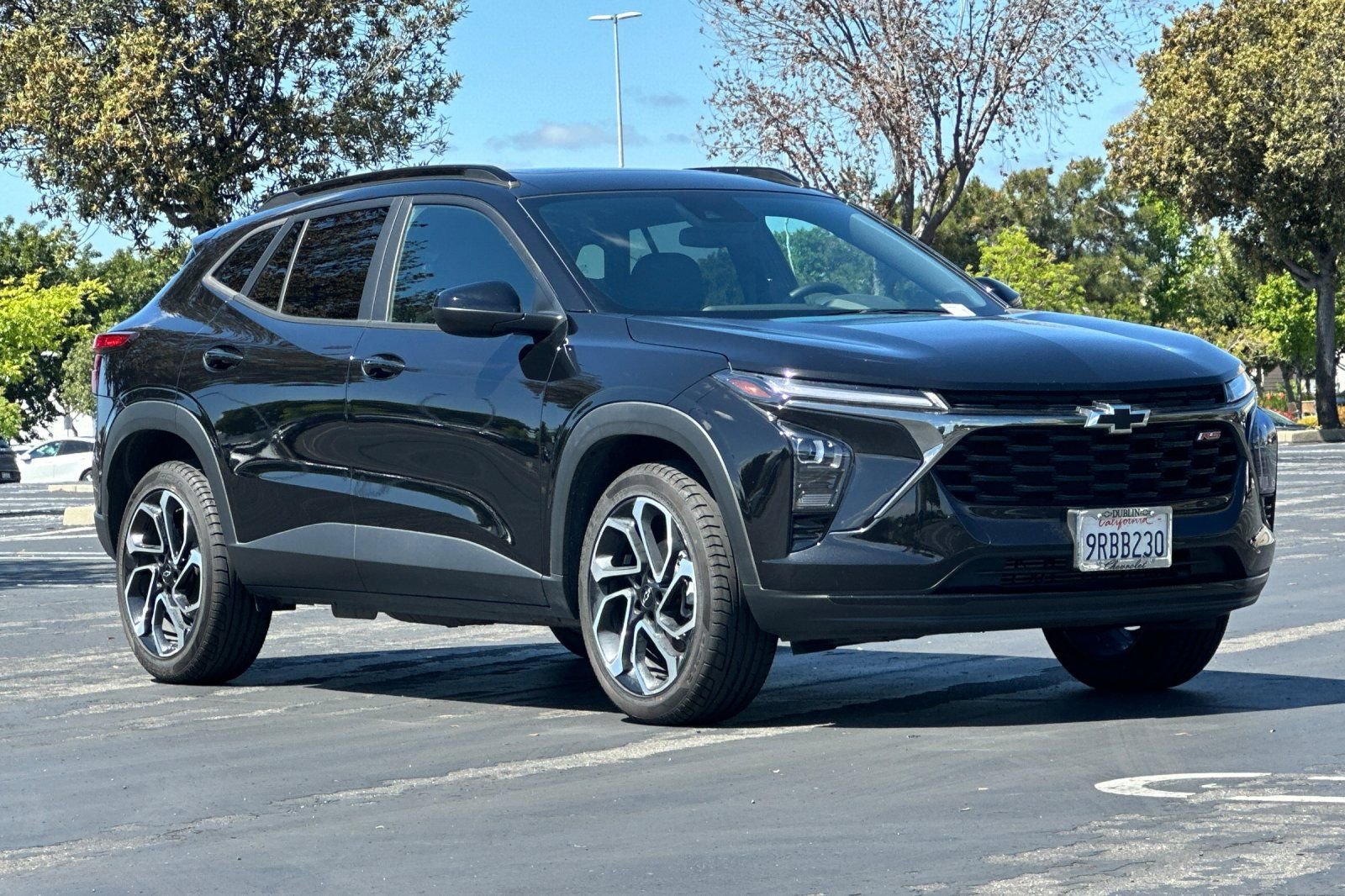 Used 2025 Chevrolet Trax RS w/ Sunroof Package image 2