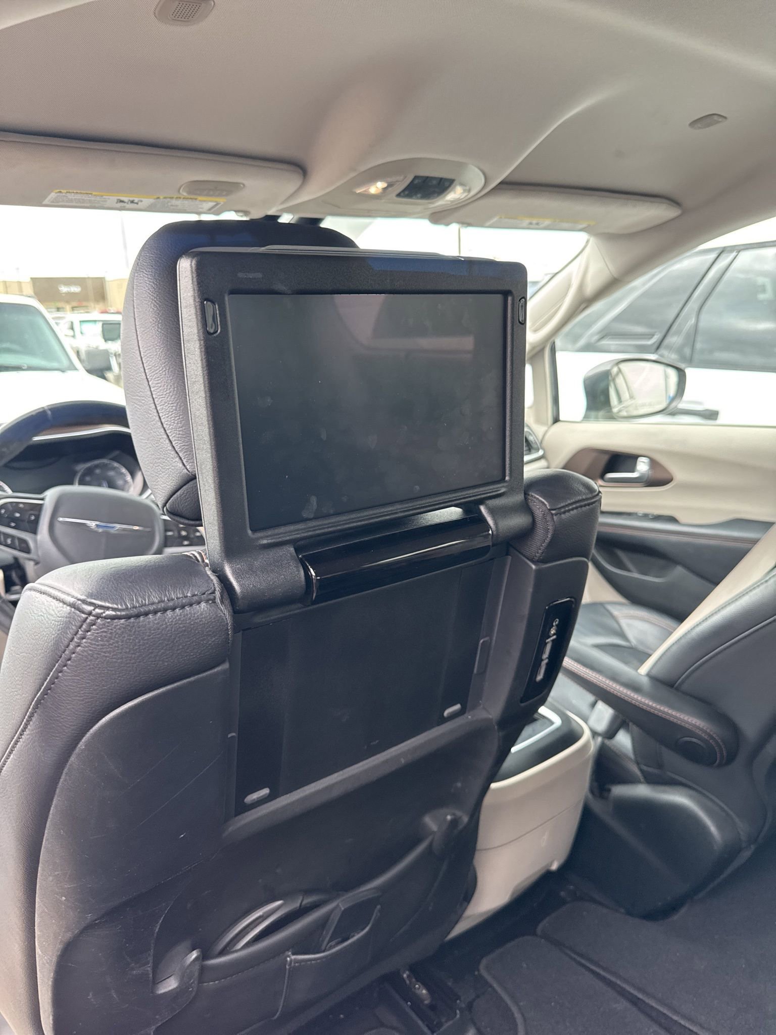 Used 2017 Chrysler Pacifica Touring-L Plus w/ Advanced Safetytec Group image 10